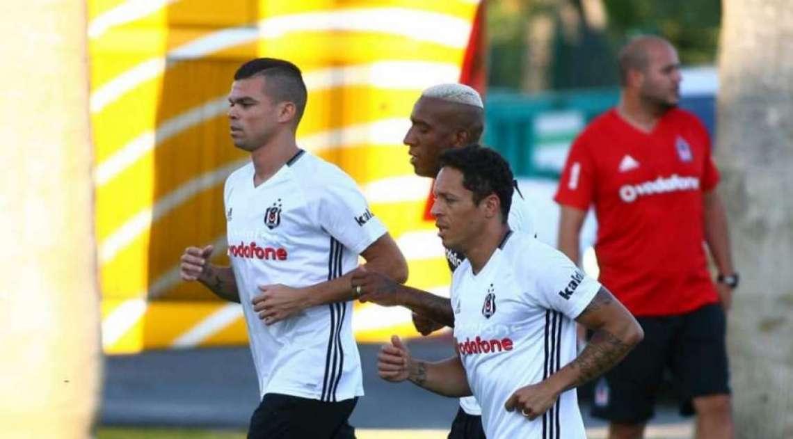 Pepe, zagueiro do Besiktas - DIVULGAÇÃO / BESIKTAS