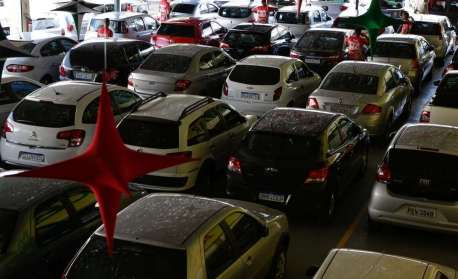 Vendas de carros seminovos crescem 7,2% primeiro semestre, diz Fenauto