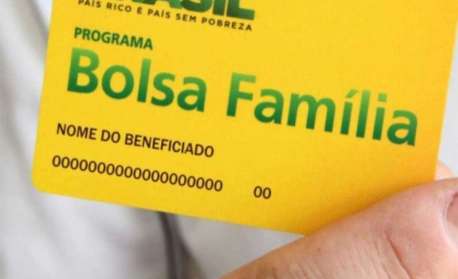 Cadastro do Bolsa Família será feito por aplicativo, em vez de prefeituras, segundo Bolsonaro