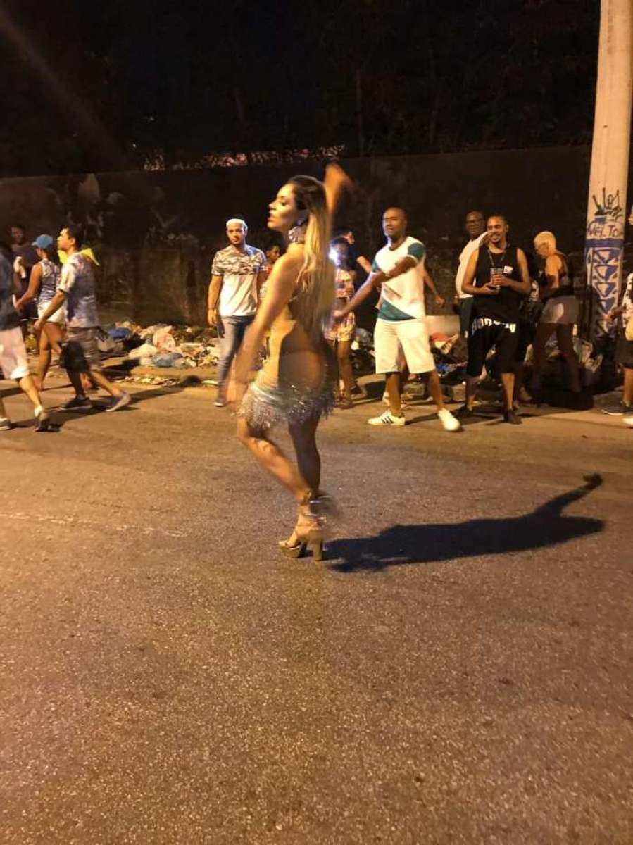 Lexa durante o ensaio aberto da Acadêmicos de Padre Miguel