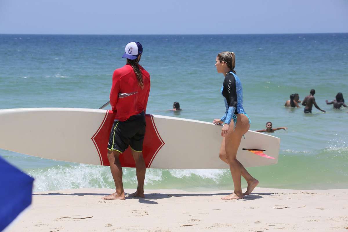 Isabella Santoni e Caio Vaz fazem stundp-Pudle de São Conrado, Barra da Tijuca