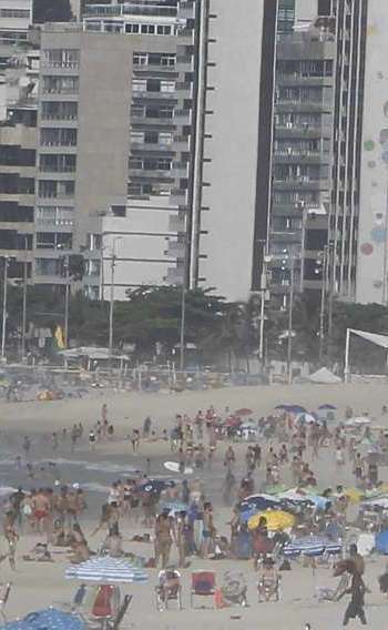 Forte calor atinge a cidade do Rio &aacute;s v&eacute;speras do in&iacute;cio do ver&atilde;o - Severino Silva/Ag&ecirc;ncia O Dia