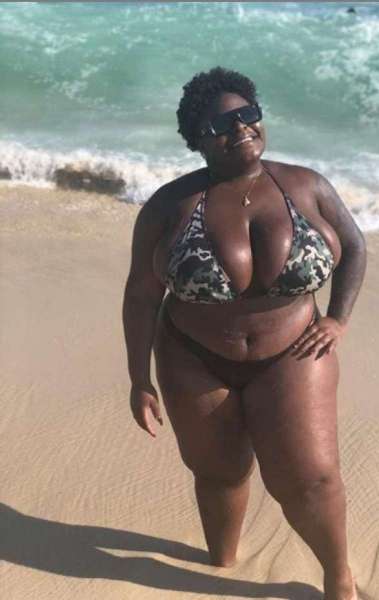 Jojo Todynho aproveitou sol forte para curtir praia - Reprodução/Instagram