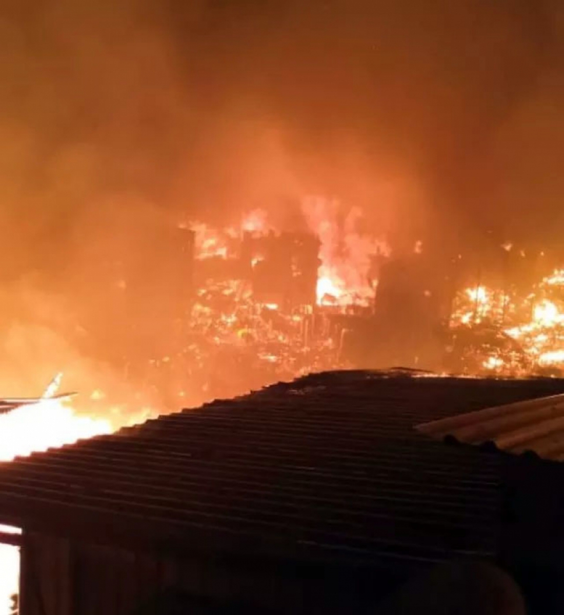 Incndio atingiu regio do bairro Educandos - Divulga&ccedil;&atilde;o / Corpo de Bombeiros AM