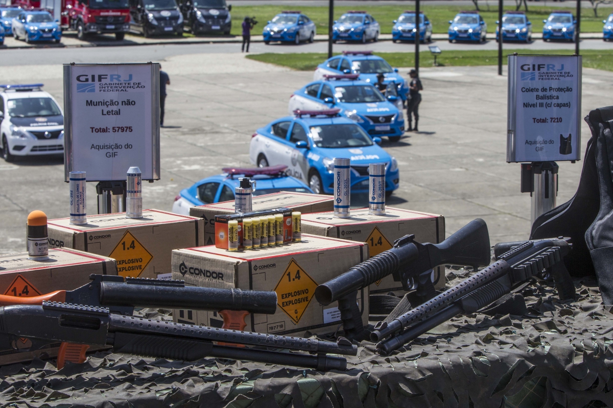 O general do Exército, Walter Souza Braga Netto participa de solenidade para entrega de material para os órgãos de Segurança Pública no Monumento dos Pracinhas, no Aterro do Flamengo, Zona Sul do Rio, nesta quarta-feira (19).