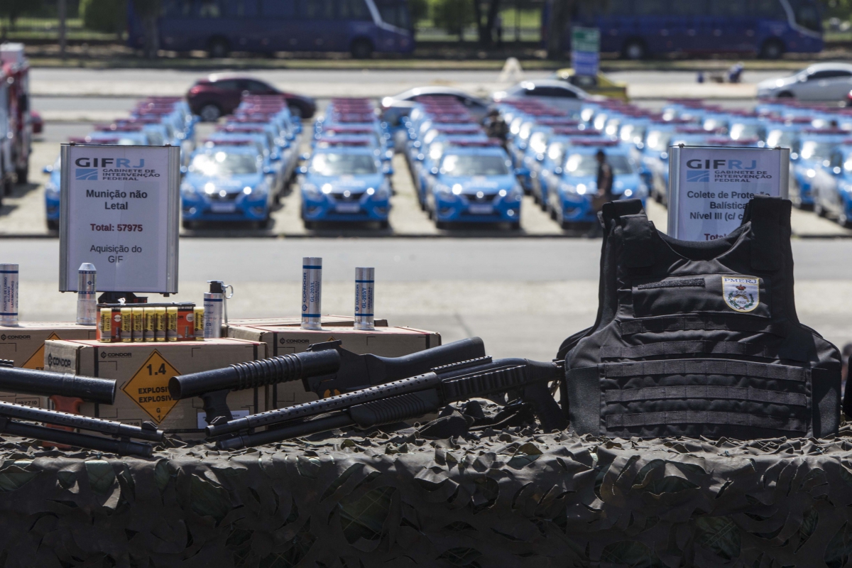 O general do Exército, Walter Souza Braga Netto participa de solenidade para entrega de material para os órgãos de Segurança Pública no Monumento dos Pracinhas, no Aterro do Flamengo, Zona Sul do Rio, nesta quarta-feira (19).