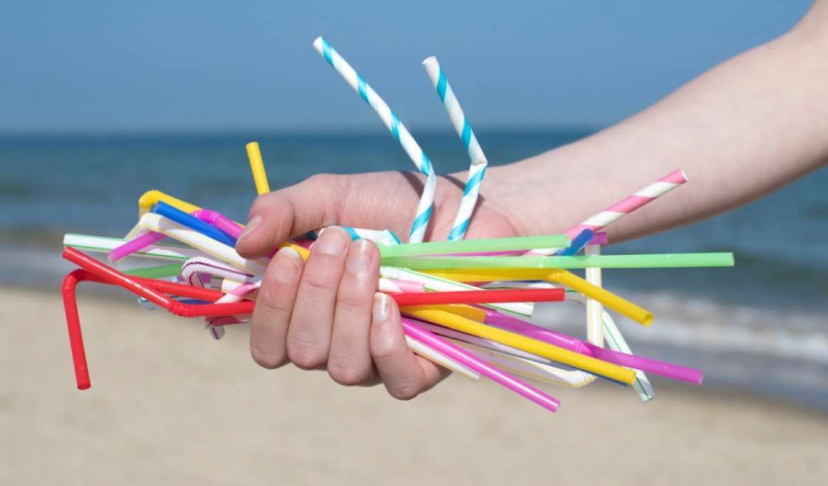 Canudos de pl&aacute;stico foram proibidos no Rio