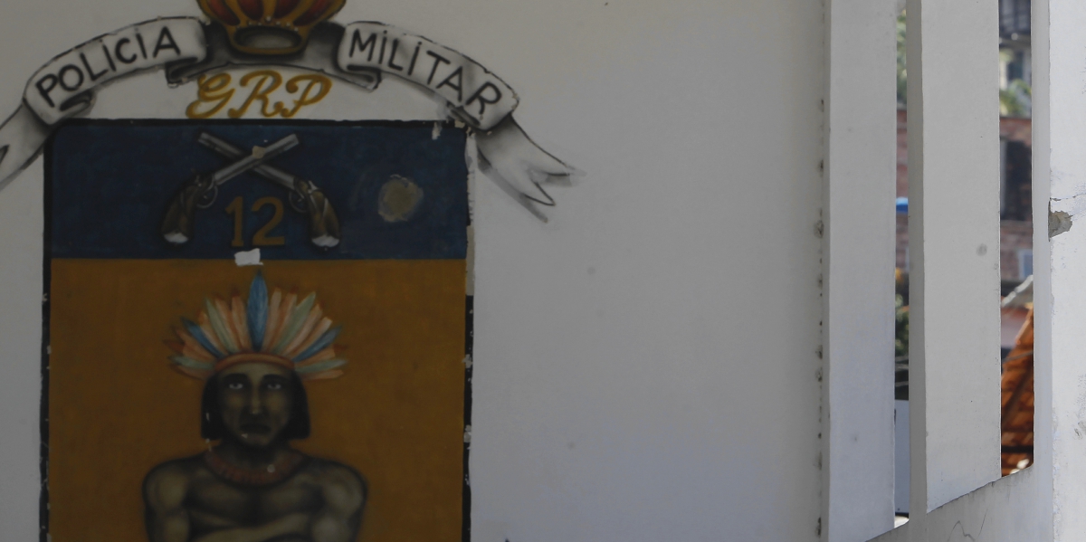 Bandidos metralharam uma cabine da PM na tentativa de assalto a uma agencia do Bradesco no Largo da Batalha,marcas de tiros no dpo
Severino Silva/ Agencia O Dia