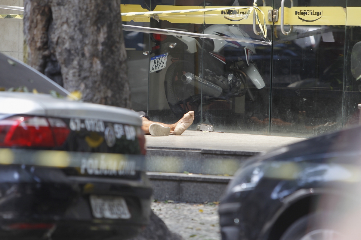 Tiroteio e morte no Centro do Rio, morto na porta da delegacia, Valdecir de Jesuis,chorando filho da vitima,Vladimir teixeira de Jesuis
Severino Silva/ Agencia O Dia