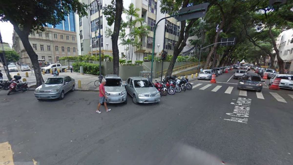 Tiroteio aconteceu em frente à sede da Polícia Civil e da 5ª DP, no Centro do Rio