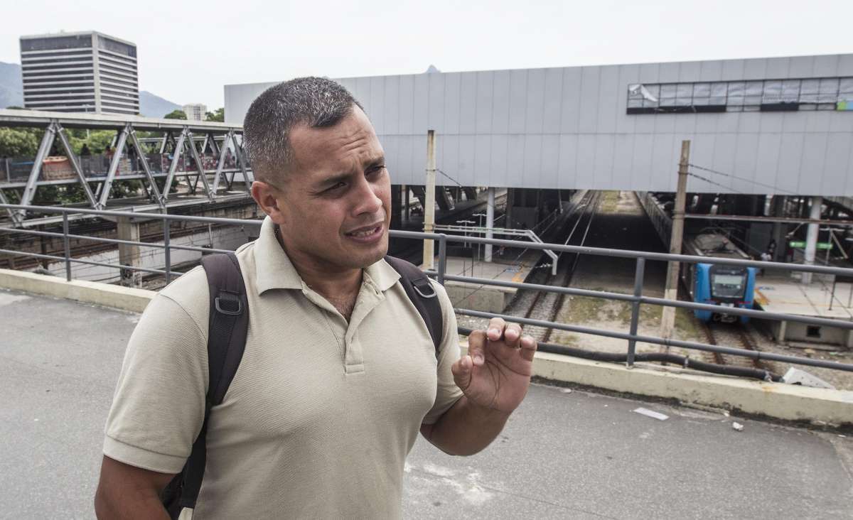 Decreto autorizando aumento das passagens das Barcas e trens para o mes de fevereiro sai hoje. Rj, 21 de dezembro. Foto Marcio Mercante.