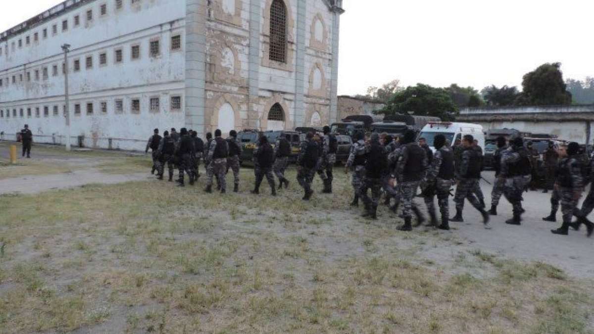 Dinheiro foi encontrado por agentes da Corregedoria da PM
