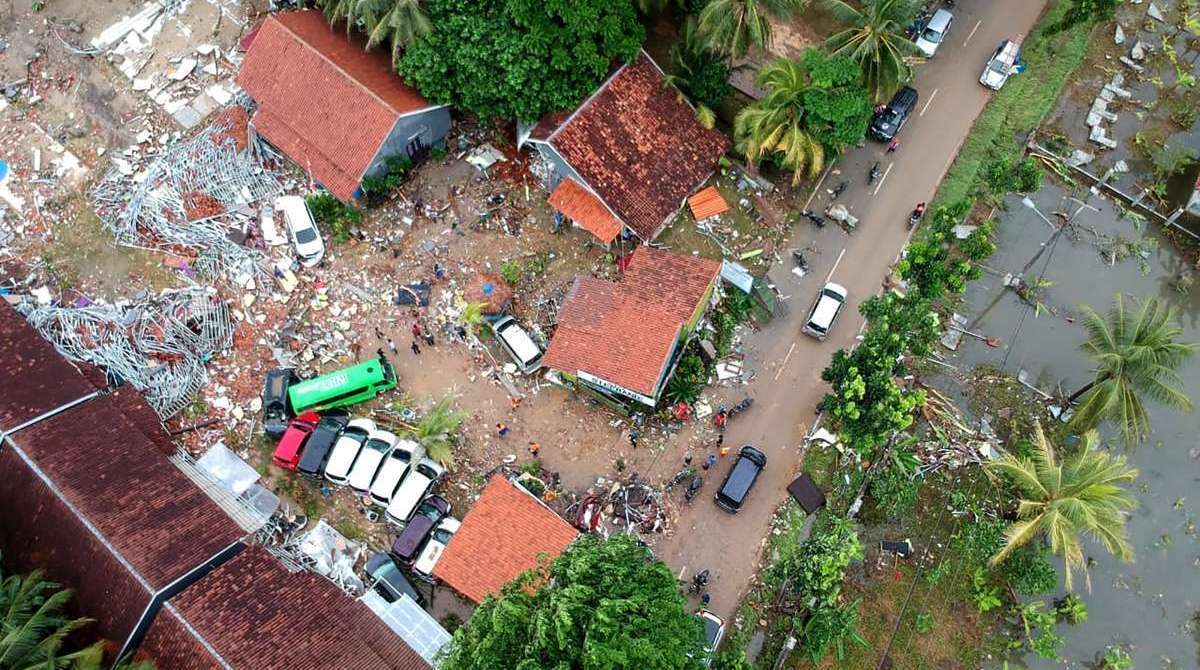 Tsunami devastou as ilhas de Sumatra e Java, em Sunda, na Indonésia