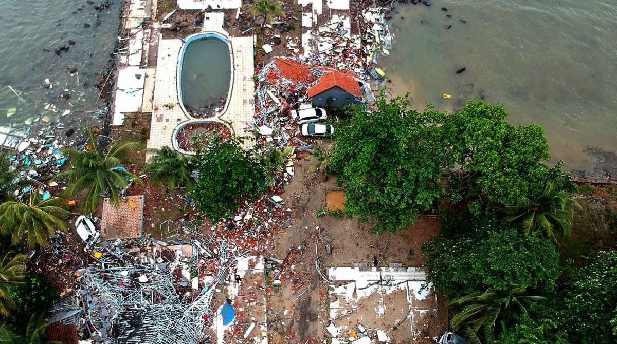 Tsunami devastou as ilhas de Sumatra e Java, em Sunda, na Indonésia