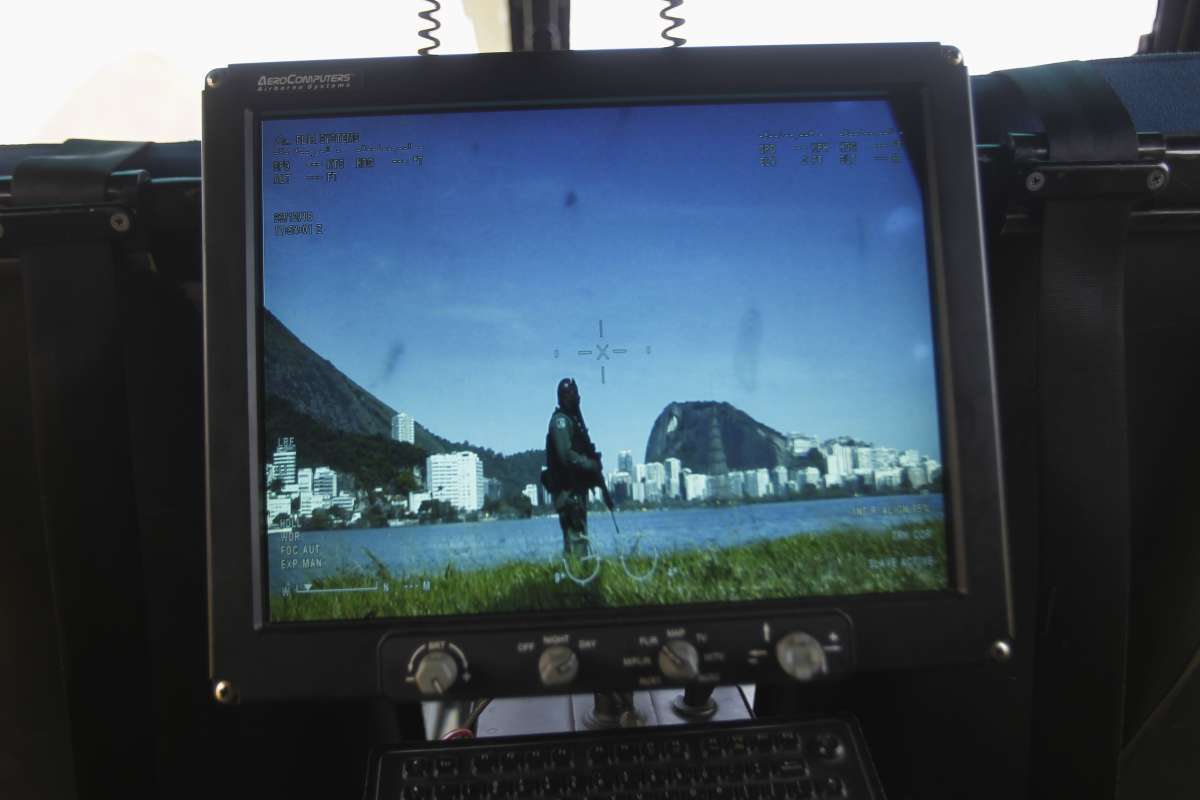 Imagem gerada na aeronave vai para central de monitoramento - Severino Silva/Agência O Dia