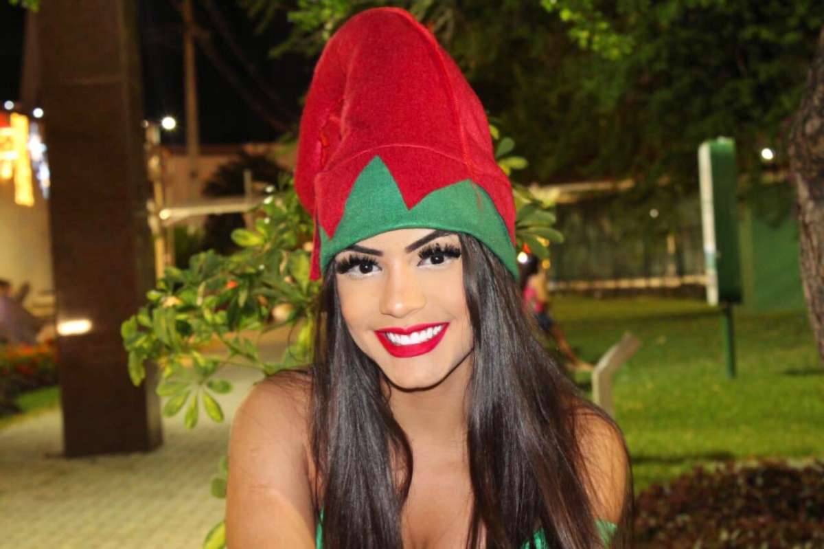 E Se Um Dos Duendes Do Papai Noel Fosse Uma Musa Mh Celebridades E Tv