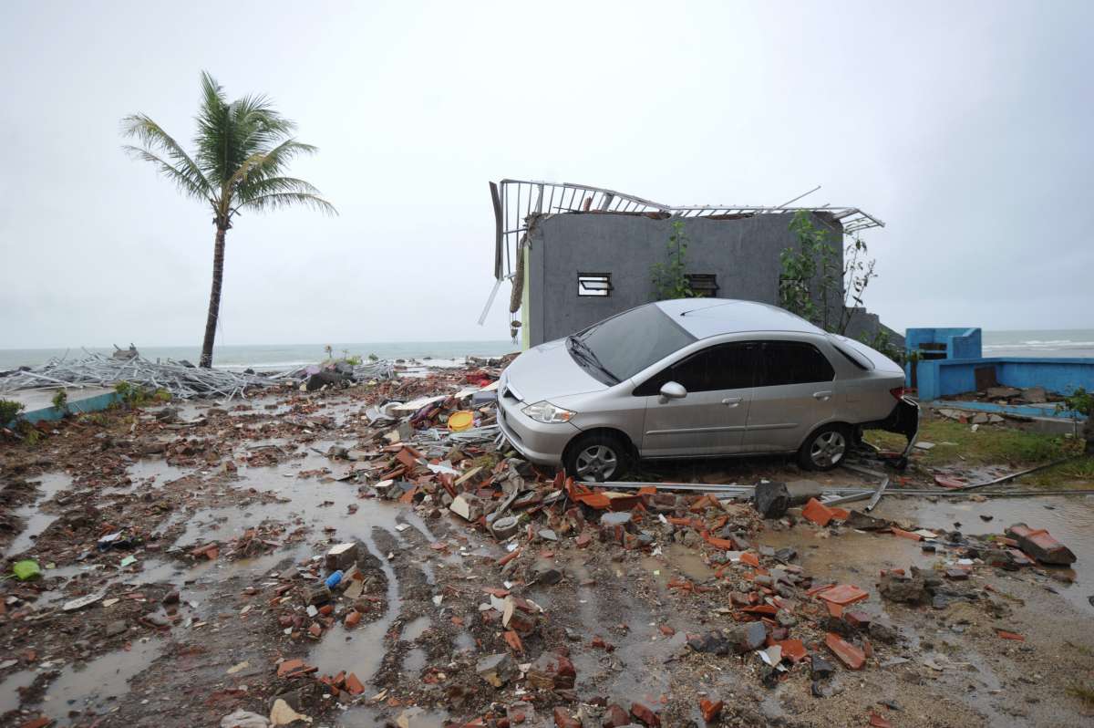 Tsunami varreu a região