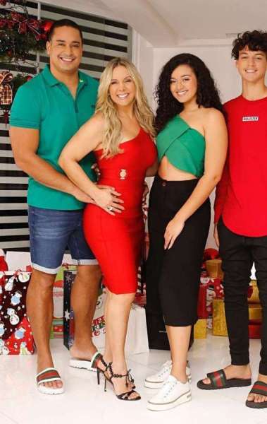 Xanddy e Carla Perez