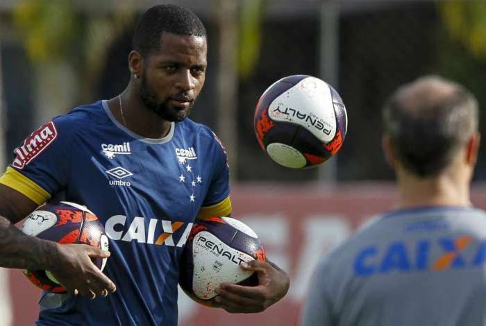 Ídolo no Cruzeiro, Dedé é um dos sonhos do Flamengo para liderar a a equipe: zagueiro já foi alvo de primeira oferta, recusada pelos mineiros