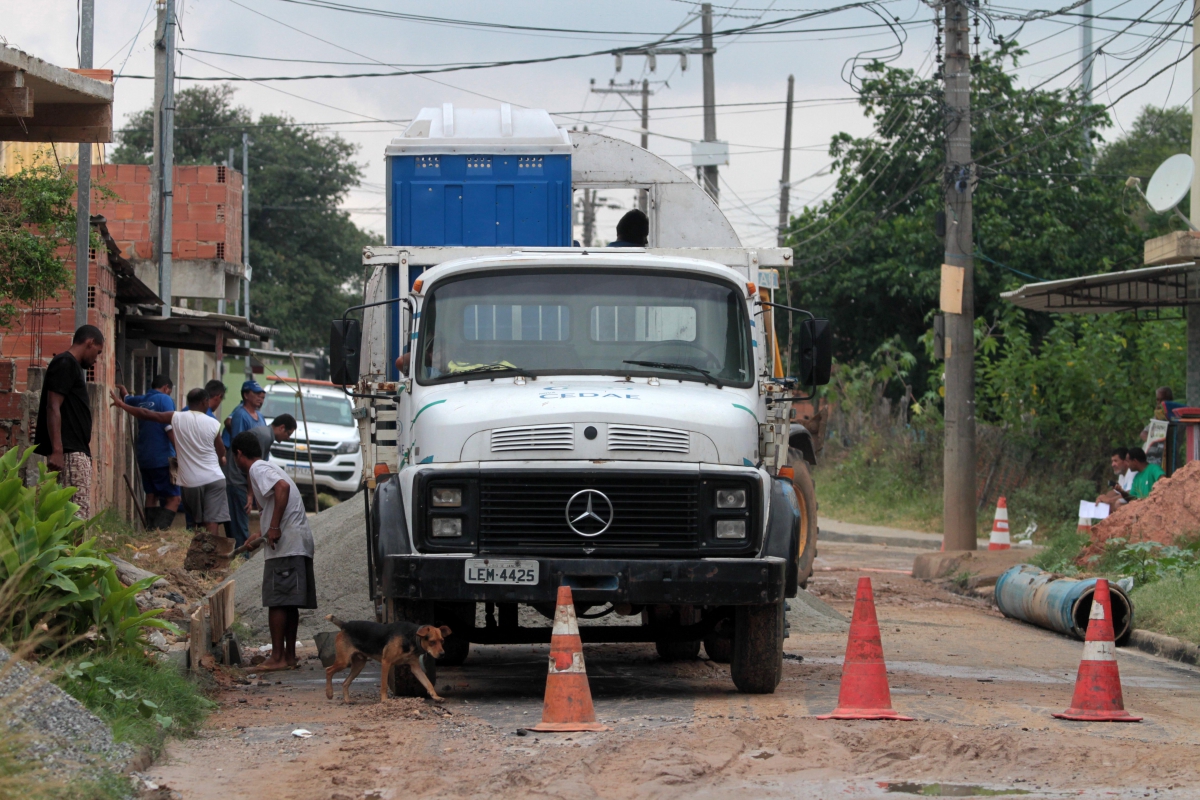 Rio de Janeiro 26/12/2018 - Rompimento de tubulacao da CEDAE no bairro Jardim Laranjeiras em Nova Iguacu.Foto: Fernanda Dias / Agencia O Dia.
