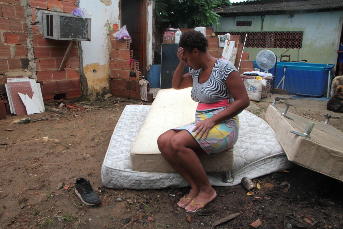 Rio de Janeiro 26/12/2018 - Rompimento de tubulacao da CEDAE no bairro Jardim Laranjeiras em Nova Iguacu.Na foto: Fernanda Almeida dos Santos, 34 anos.Foto: Fernanda Dias / Agencia O Dia.