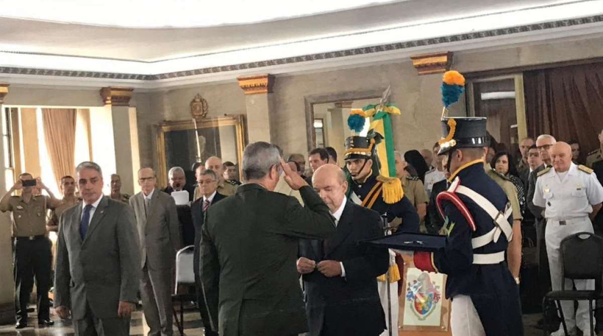 Governador em exercício, Francisco Dornelles, entregou medalhas a militares que se destacaram nos trabalhos da Intervenção - Divulgação/ Governo do Estado do Rio