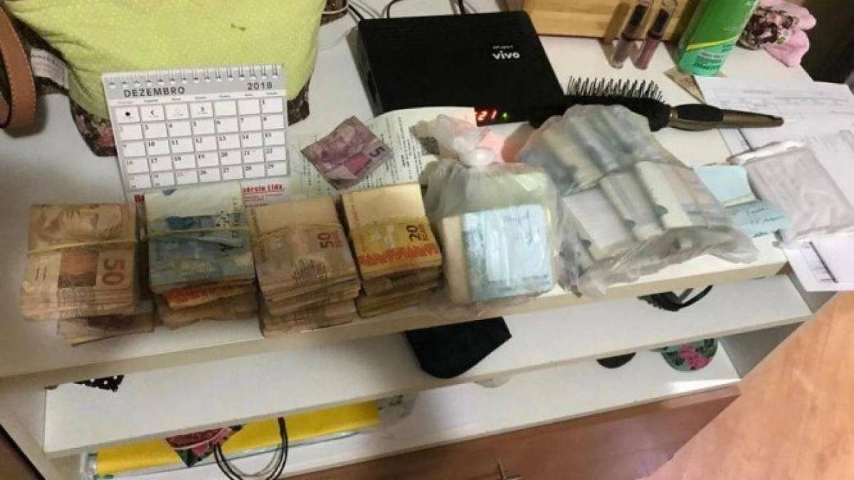 Documentos e dinheiro em espécie da quadrilha foram aprendidos - Divulgação