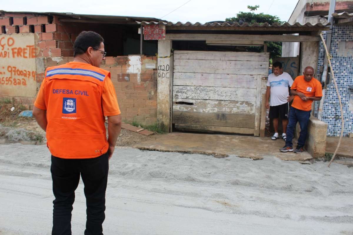 Nova Iguaçu: Defesa Civil volta ao local de rompimento de tubulação para vistoriar imóveis