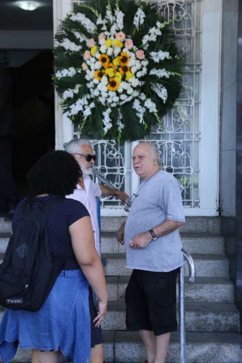 O ator Tonico Pereira esteve no velório para se despedir da amiga