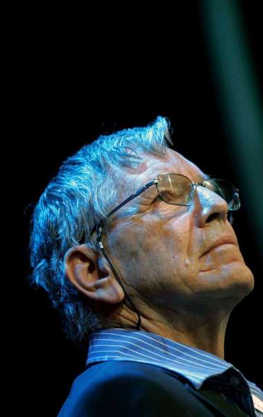 Escritor israelense era um apaixonado defensor da paz - Menahem KAHANA / AFP