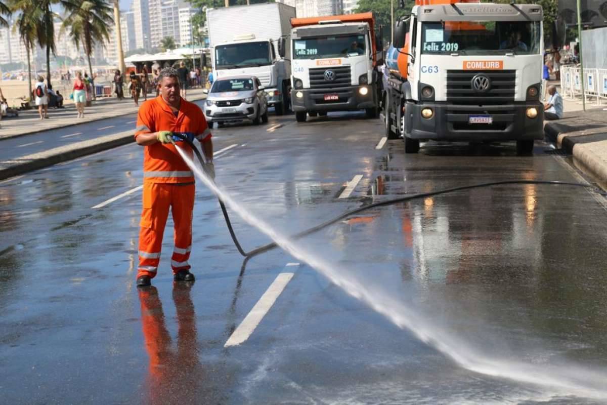 Comlurb recolhe 757  toneladas de lixo durante R&eacute;veillon 2019, sendo 385 em Copacabana 