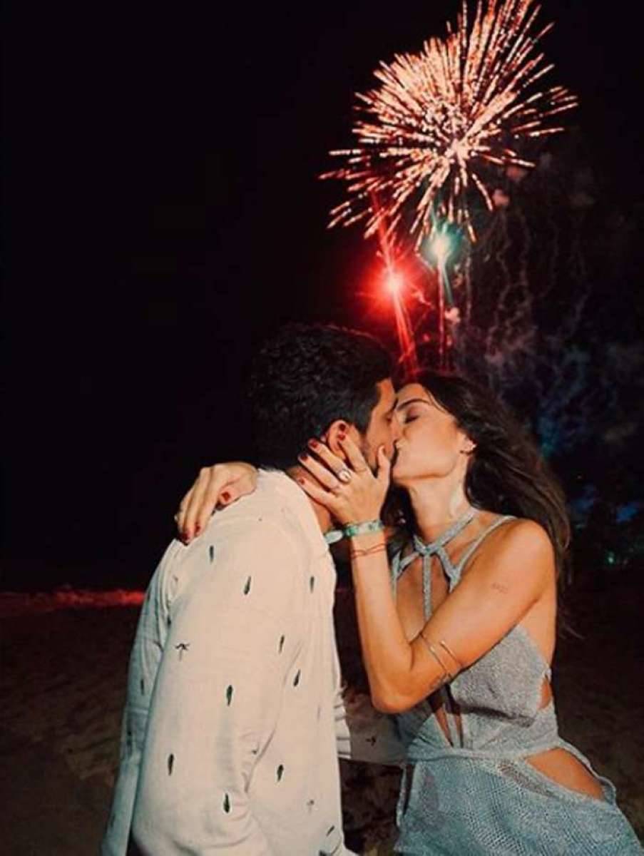 Thaila Ayala e Renato Góes: pedido de casamento no Réveillon em Caraíva, na Bahia