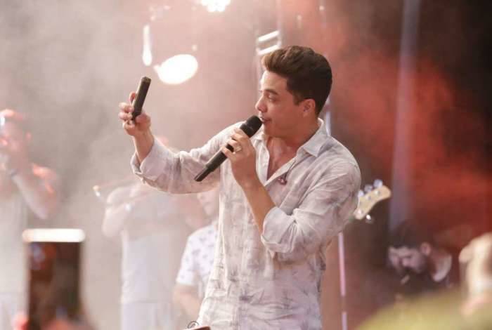 Wesley Safadão se divertiu durante o show e tirou fotos do público - AgNews