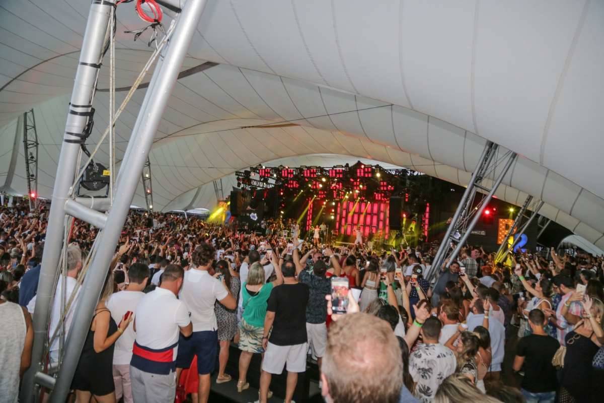 O dair Playboy abriu o show da virada em Jurerê, Florianópolis