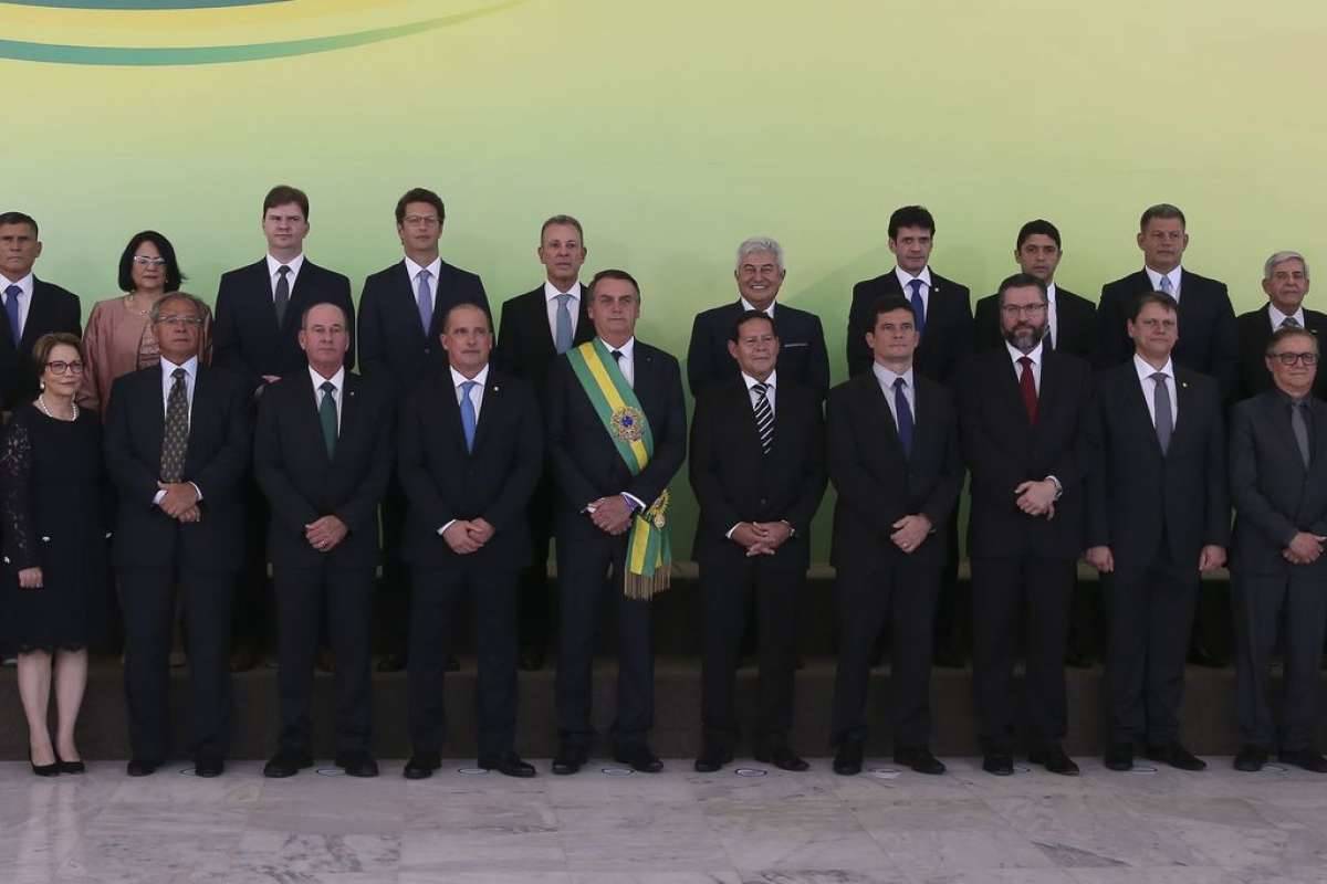 O presidente Jair Bolsonaro posa para foto oficial com ministros no dia da posse - Valter Campanato / Arquivo/Ag&ecirc;ncia Brasil 