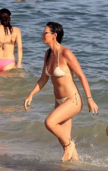 Glenda Kozlowski curte dia de praia em Ipanema