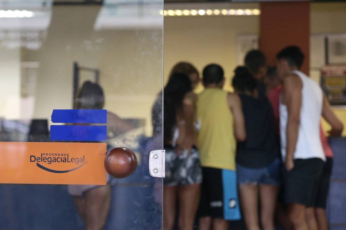 Cerca de 40 turistas s&atilde;o roubados em trilha do Parque Lage, nesta quinta-feira.  - Daniel Castelo Branco