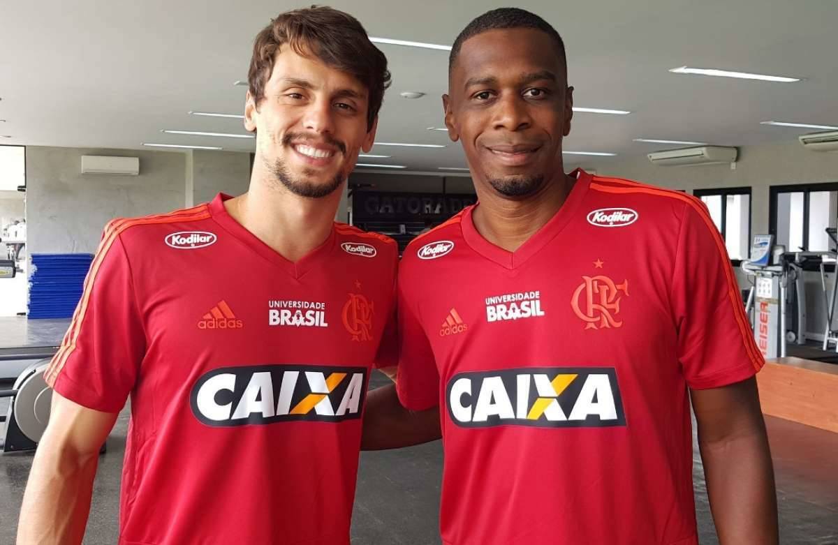 Rodrigo Caio ao lado de Juan - Divulgação