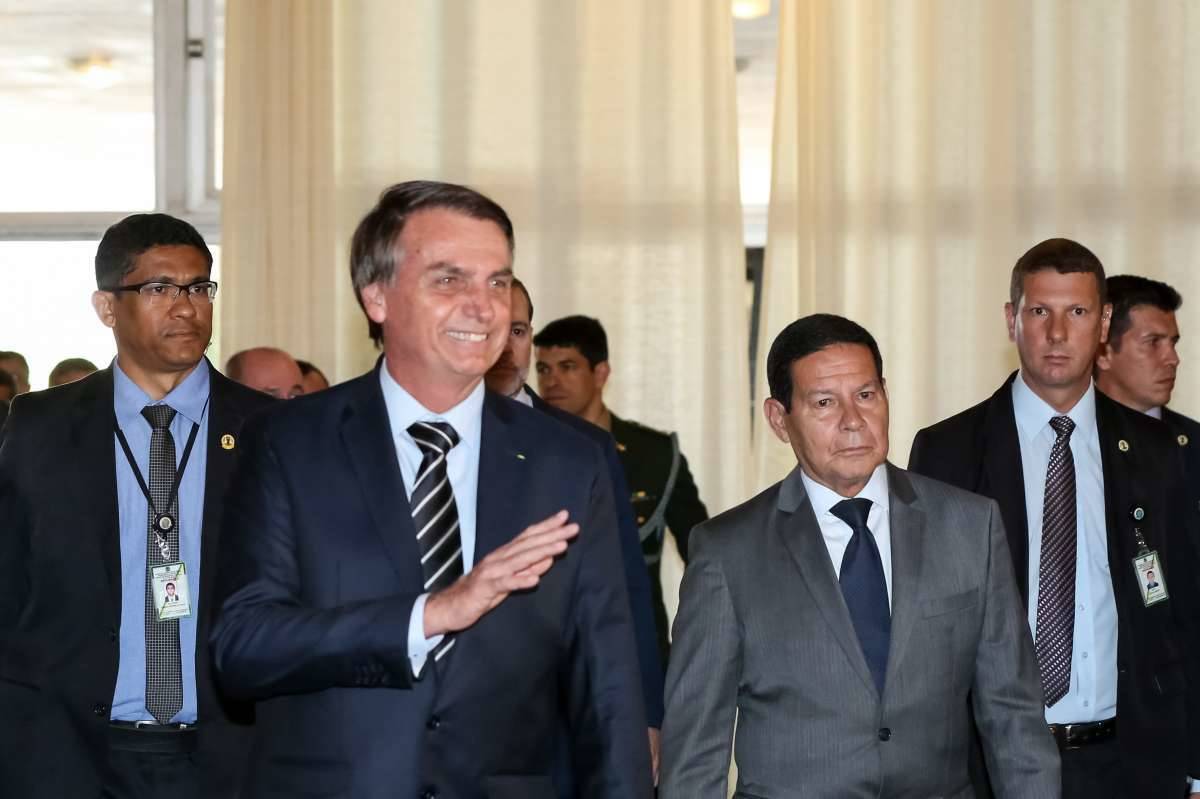 Bolsonaro e o vice-presidente, o general Hamilton Mourão