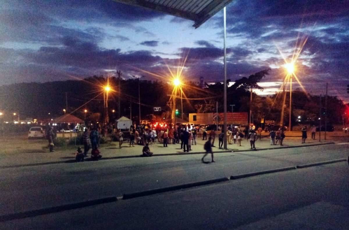 Passageiros encontraram estações fechadas