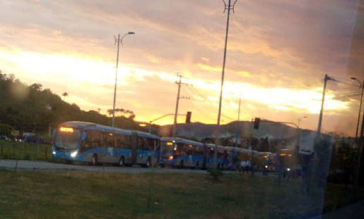 Articulados se enfileiraram por causa da interrupção do tráfego