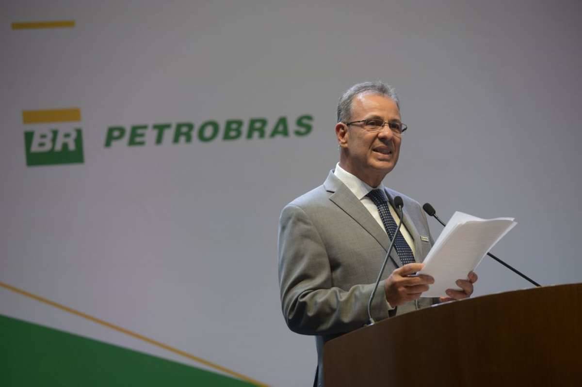 O ministro de Minas e Energia, almirante Bento Costa Lima Leite, durante posse do novo presidente da Petrobras, Roberto Castello Branco, no Rio