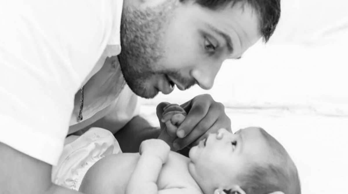 Duda Nagle mostra ao mundo &agrave; filha Zoe, em tr&ecirc;s imagens do Instagram do artista - embaixo, &agrave; direita, junto com a m&atilde;e Sabrina Sato