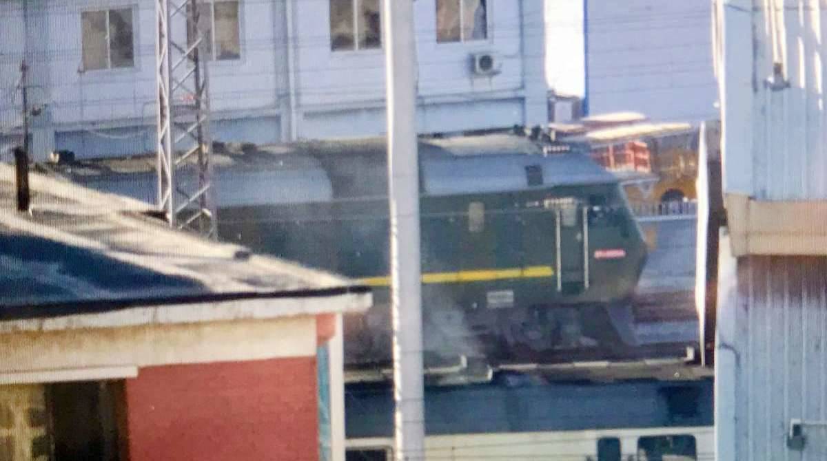 Motociclistas que costumam trabalhar na escolta de chefes de Estado formaram um comboio