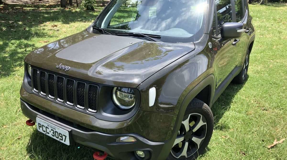 A porção dianteira do Renegade recebeu a maior parte dos ajustes estéticos aplicados na linha 2019