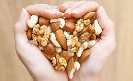 Consumo regular de nozes pode aumentar expectativa de vida, aponta estudo