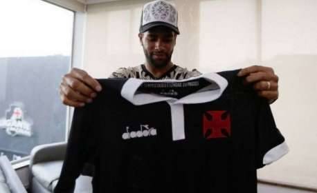 Alex Teixeira aceita proposta e acerta volta ao Vasco após 12 anos