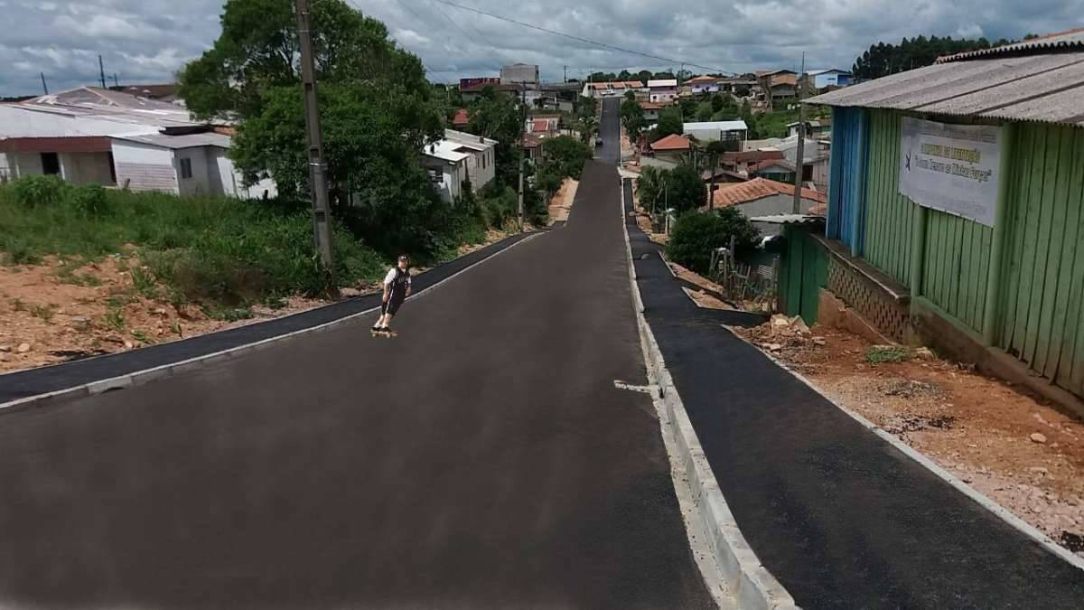 Prefeitura de município do Paraná vira meme após fazer montagem com novo asfalto