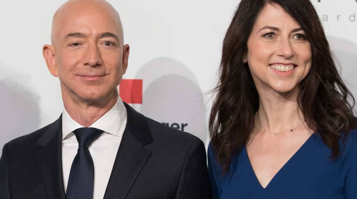Jeff Bezos é o homem mais rico do mundo, segundo a Forbes, que avalia sua fortuna em 137 bilhões de dólares - JORG CARSTENSEN / dpa / AFP