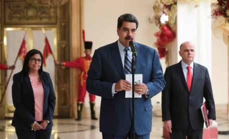 Presidentes da Colômbia e Venezuela vão se reunir em Caracas na terça